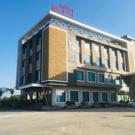 Golden Oasis Hotel Mahesana Exterior foto