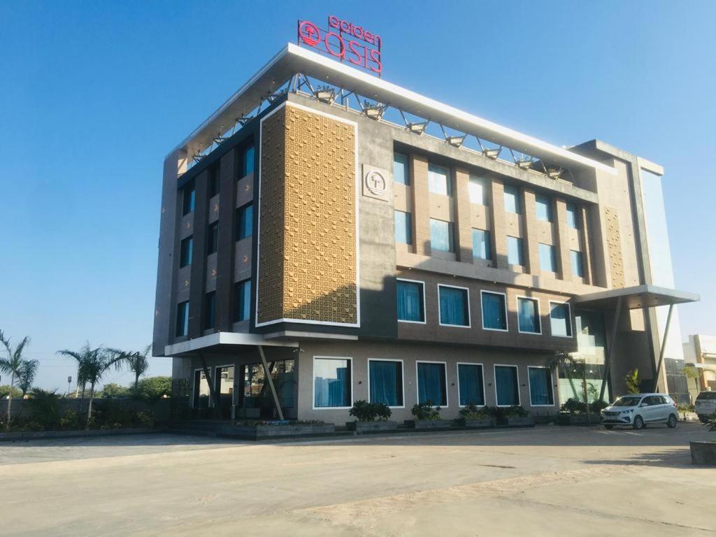 Golden Oasis Hotel Mahesana Exterior foto
